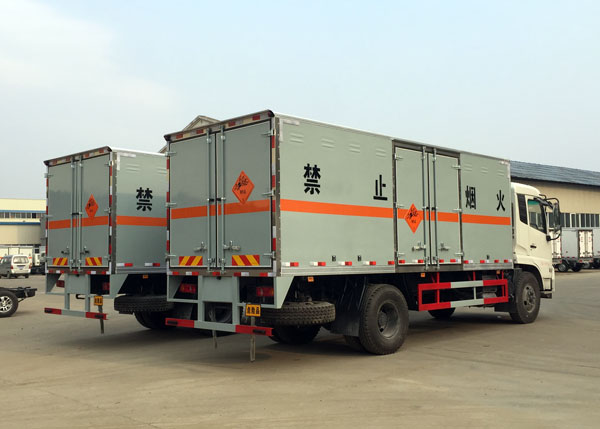 东风天锦9.99吨6.2米火工品运输车
