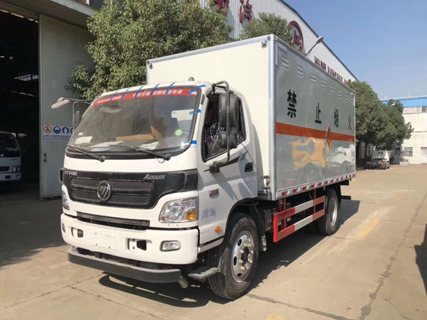 福田欧马可5.1米7吨易燃气体厢式运输车