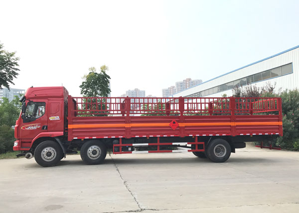 柳汽乘龙9.6米15.3吨气瓶运输车